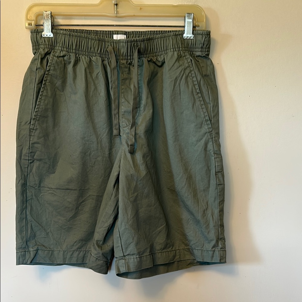 GAP elastic waist 100% cotton  medium green 8” easy short  3 pockets size  XS